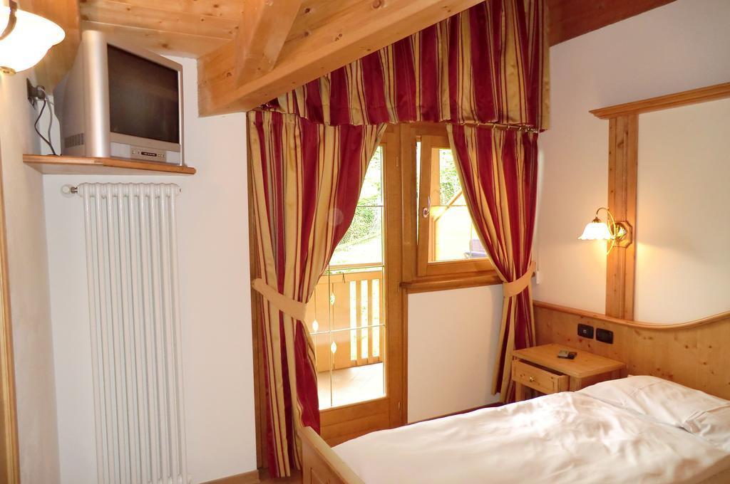 Albergo Garnì Costa Verde Bocenago Habitación foto