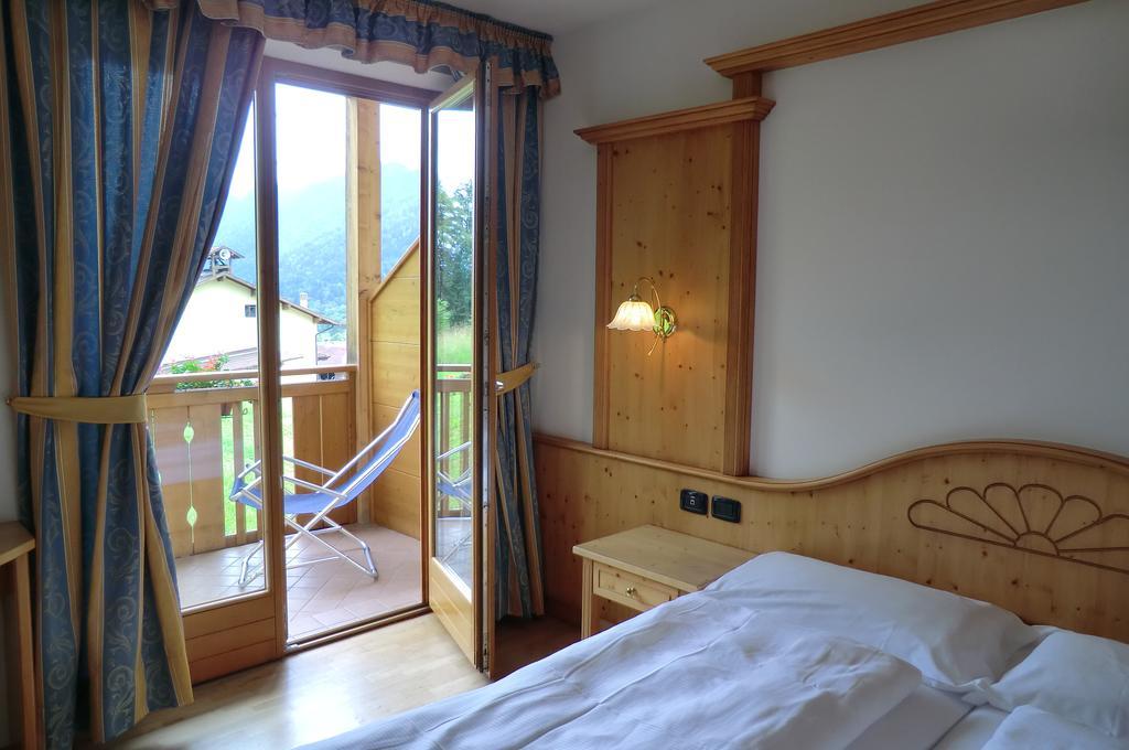 Albergo Garnì Costa Verde Bocenago Habitación foto