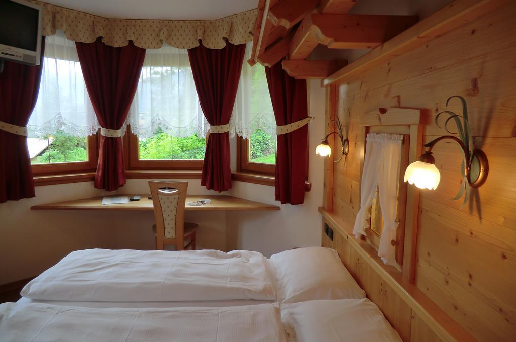 Albergo Garnì Costa Verde Bocenago Habitación foto