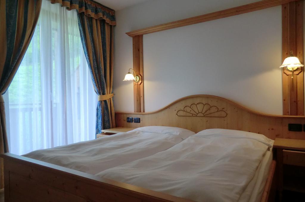 Albergo Garnì Costa Verde Bocenago Habitación foto