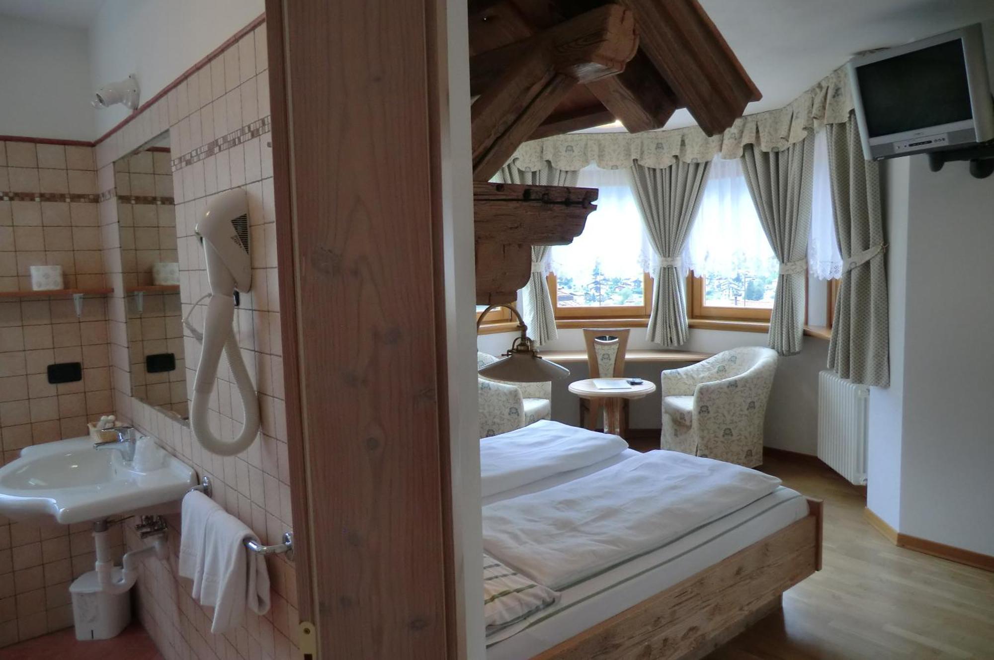 Albergo Garnì Costa Verde Bocenago Habitación foto